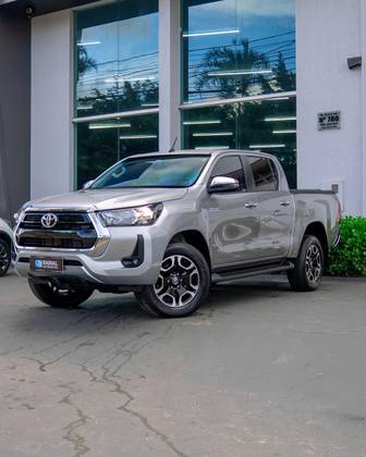 TOYOTA HILUX 2.8 D-4D TURBO DIESEL CD SRV 4X4 AUTOMÁTICO